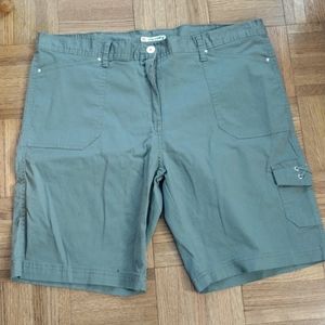 Hastings & Smith Army Green Bermuda Shorts